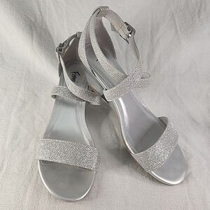 Shoes Fioni Womens Princess Silver Buckle Cross Strap Mid Wedge Sandal 9.5
